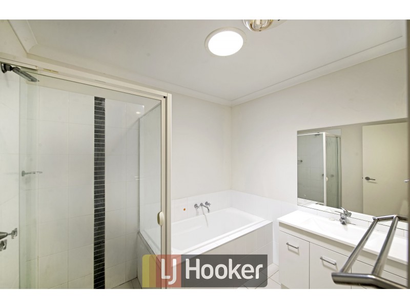 52 Hilda Kincaid Crescent, Macgregor ACT 2615