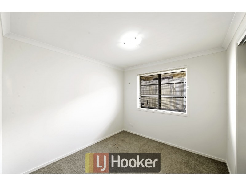 52 Hilda Kincaid Crescent, Macgregor ACT 2615