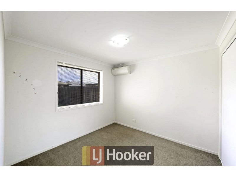 52 Hilda Kincaid Crescent, Macgregor ACT 2615