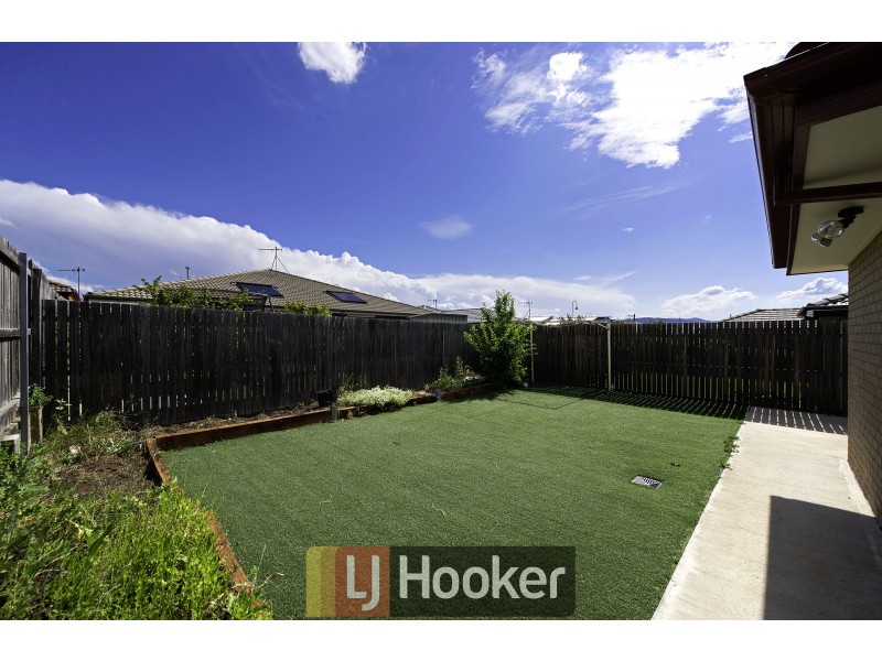 52 Hilda Kincaid Crescent, Macgregor ACT 2615