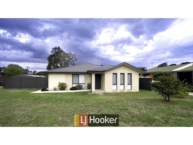 4 Sims Place, Kambah ACT 2902