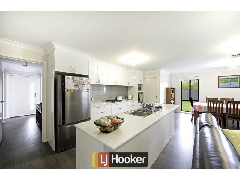 4 Sims Place, Kambah ACT 2902