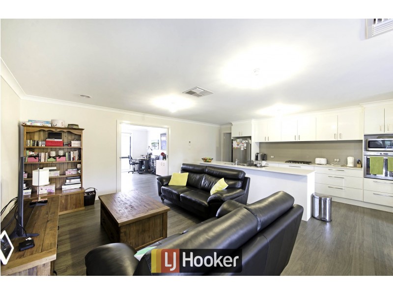 4 Sims Place, Kambah ACT 2902
