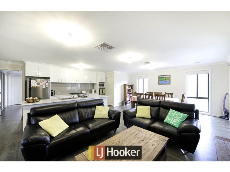4 Sims Place, Kambah ACT 2902