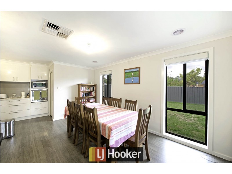 4 Sims Place, Kambah ACT 2902