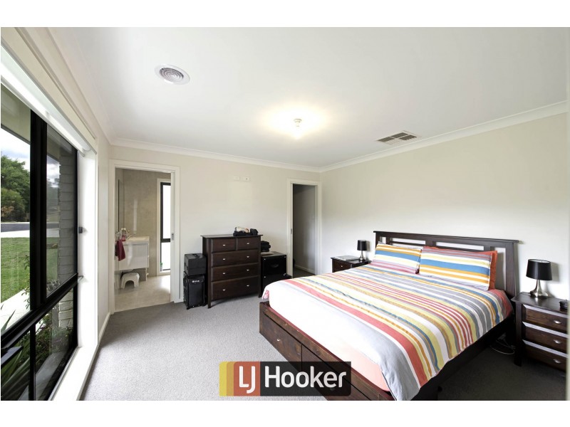 4 Sims Place, Kambah ACT 2902