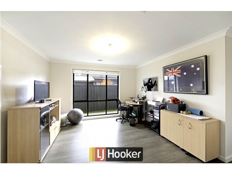 4 Sims Place, Kambah ACT 2902