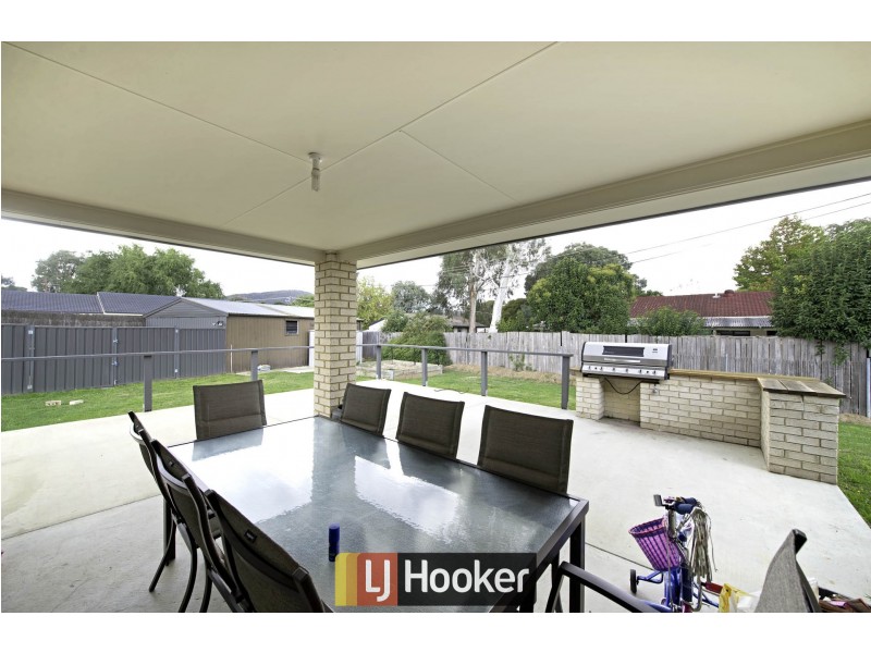4 Sims Place, Kambah ACT 2902