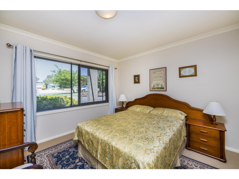2 Lyle Place, Chifley ACT 2606