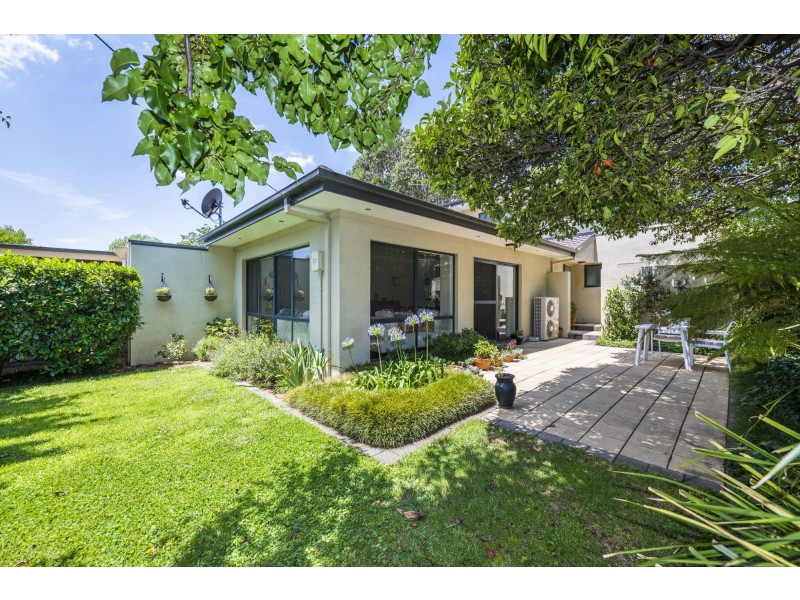 2 Lyle Place, Chifley ACT 2606