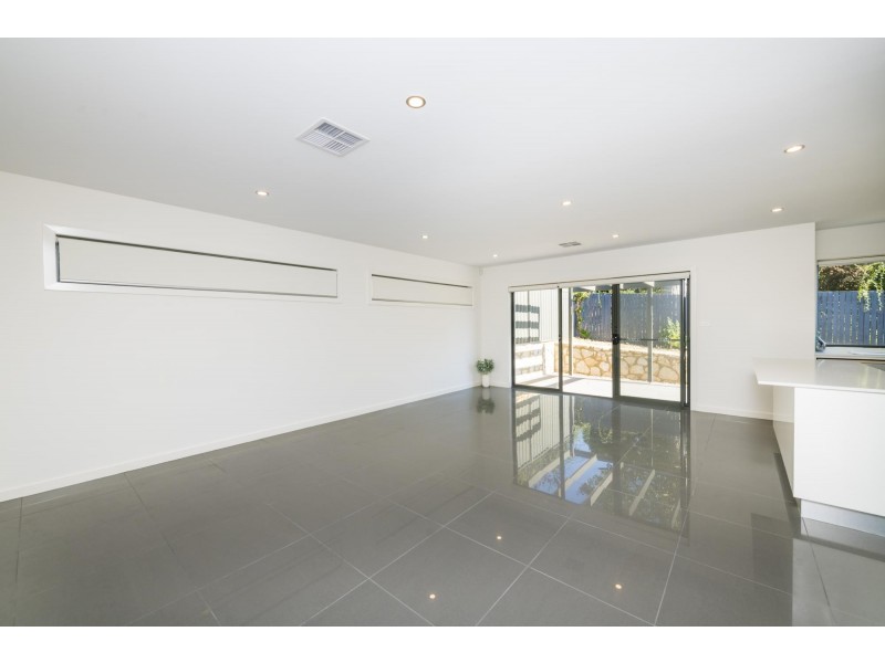 2/121 Eggleston Crescent, Chifley ACT 2606