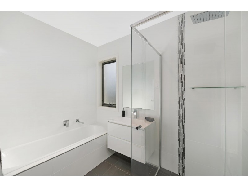 2/121 Eggleston Crescent, Chifley ACT 2606