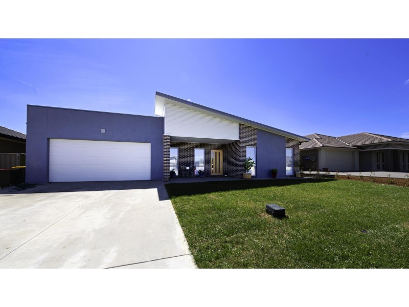 10 Angus Place, Bungendore NSW 2621