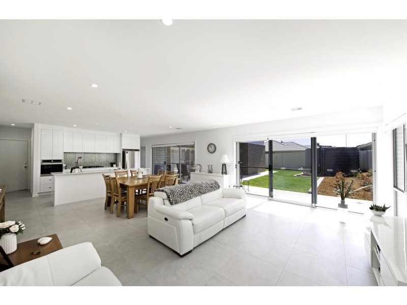 10 Angus Place, Bungendore NSW 2621