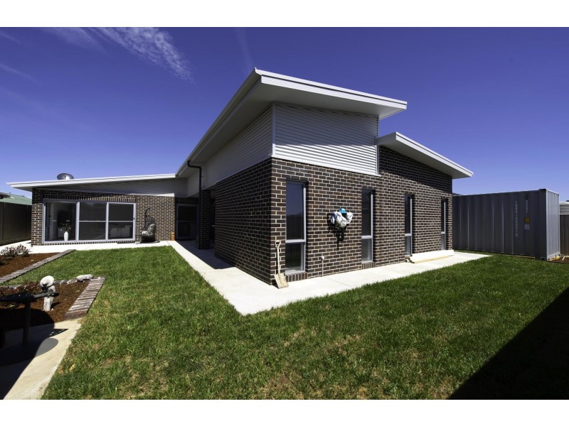 10 Angus Place, Bungendore NSW 2621