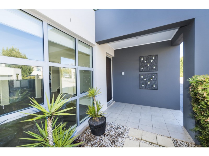4/6 Webber Crescent, Calwell ACT 2905