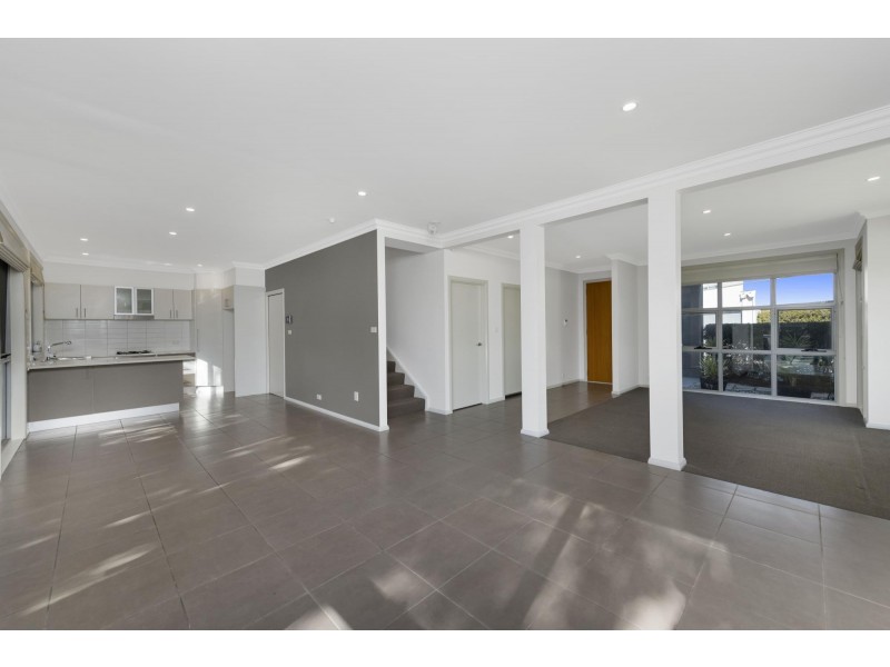 4/6 Webber Crescent, Calwell ACT 2905