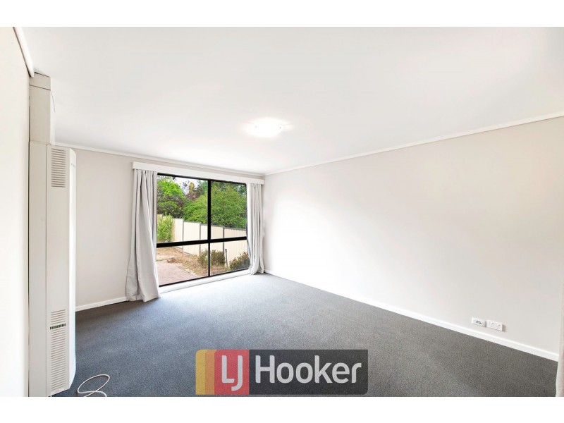 8 Nivison Place, Charnwood ACT 2615