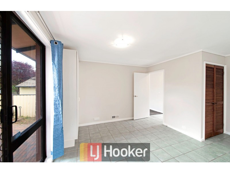 8 Nivison Place, Charnwood ACT 2615