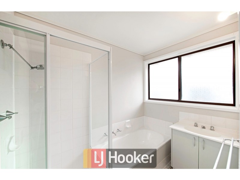 8 Nivison Place, Charnwood ACT 2615