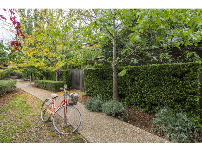 15/15 Oliver Street, Lyneham ACT 2602