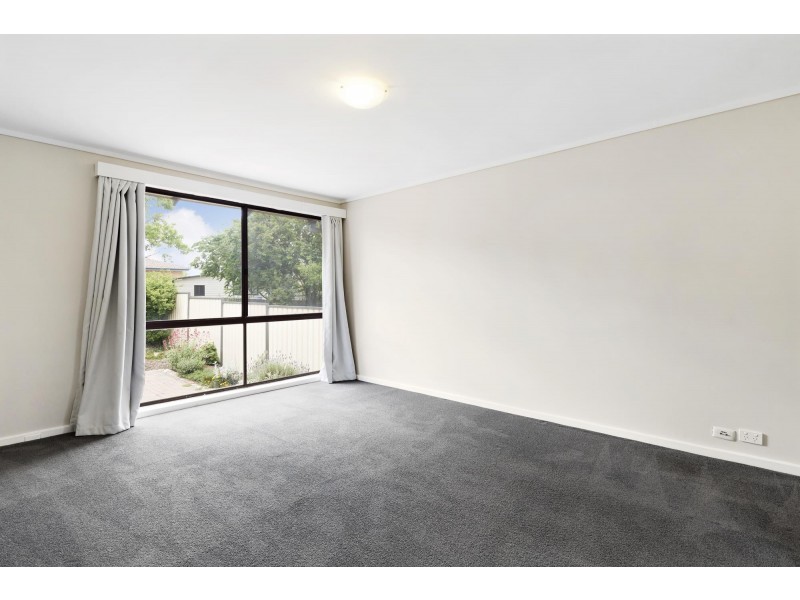 8 Nivison Place, Charnwood ACT 2615