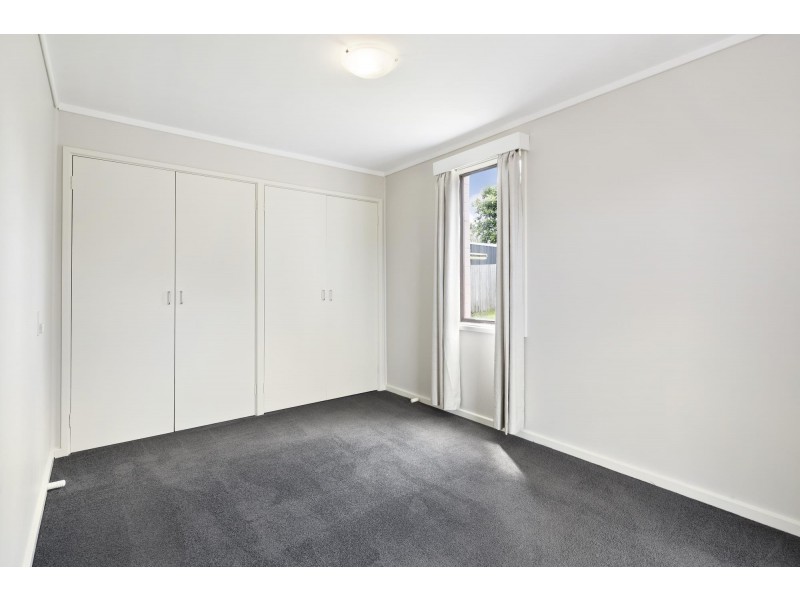 8 Nivison Place, Charnwood ACT 2615