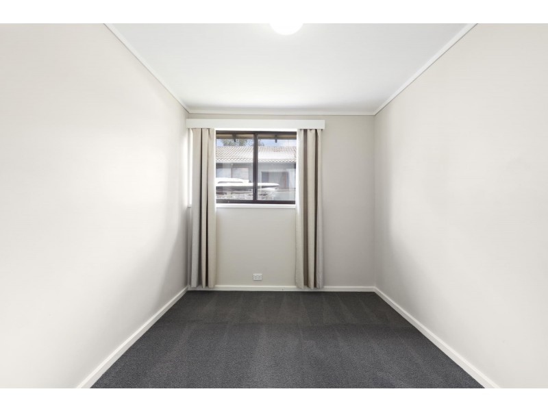 8 Nivison Place, Charnwood ACT 2615