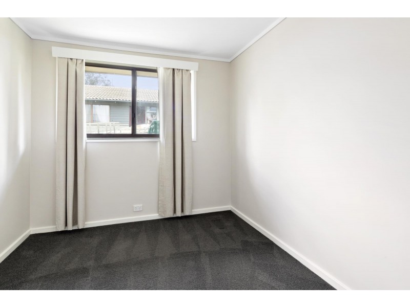 8 Nivison Place, Charnwood ACT 2615
