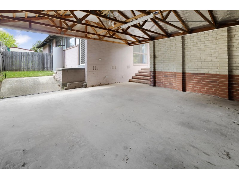 8 Nivison Place, Charnwood ACT 2615