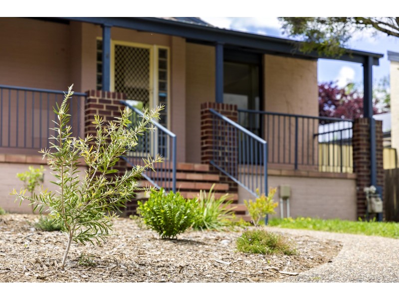8 Nivison Place, Charnwood ACT 2615