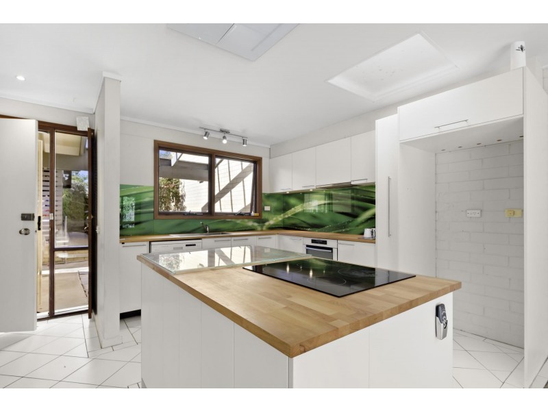 11 Hodgson Place, Pearce ACT 2607