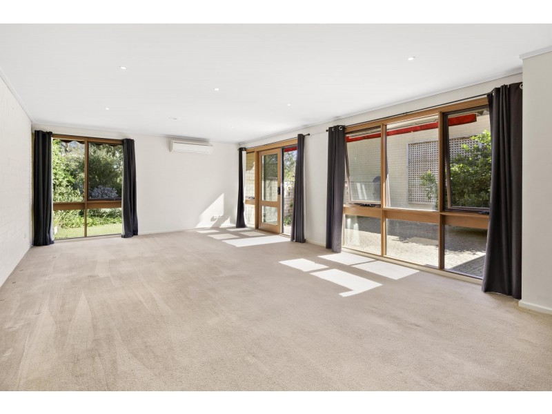 11 Hodgson Place, Pearce ACT 2607