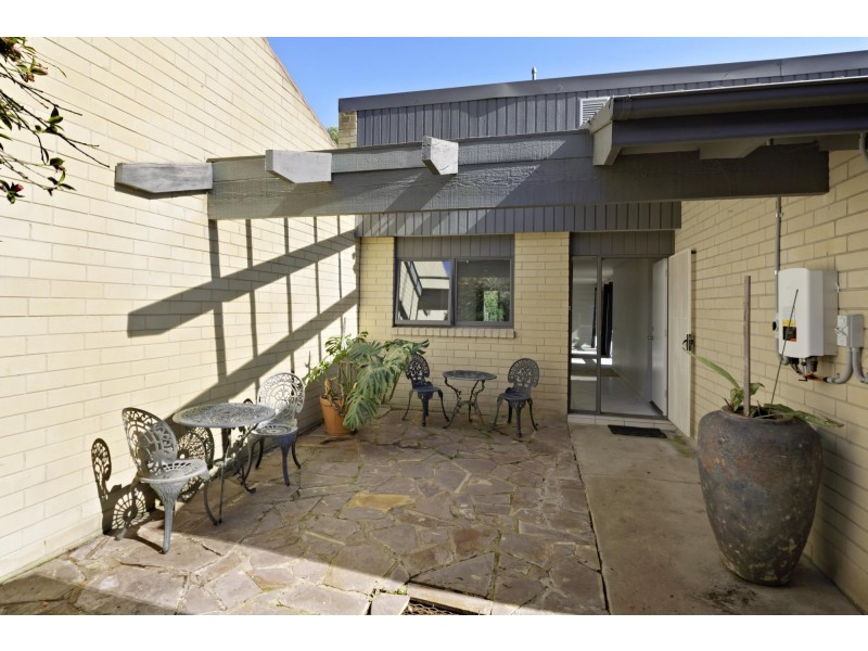 11 Hodgson Place, Pearce ACT 2607