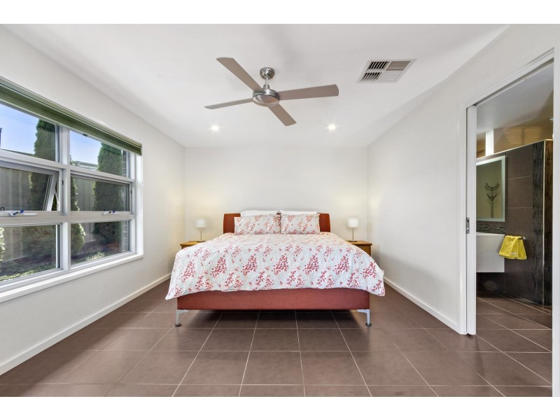 12 Geoff Bardon Street, Weston ACT 2611