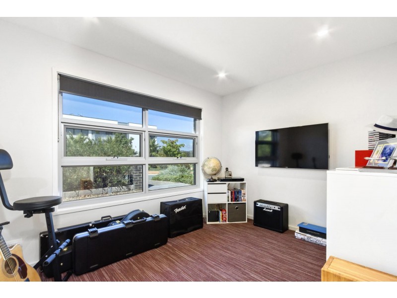 12 Geoff Bardon Street, Weston ACT 2611