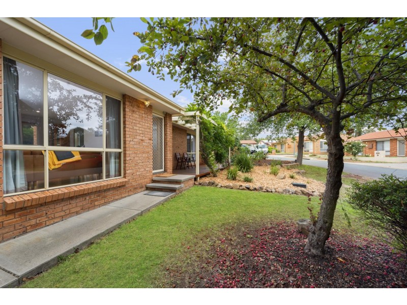 12 Mathews Place, Banks ACT 2906