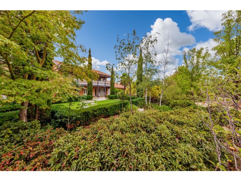 40 Ngunawal Drive, Isaacs ACT 2607