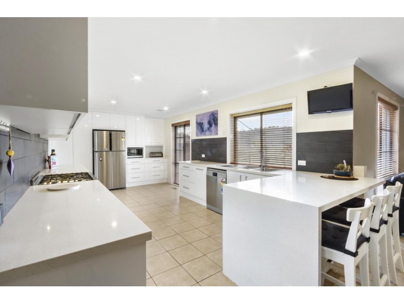 9 Molineaux Place, Farrer ACT 2607