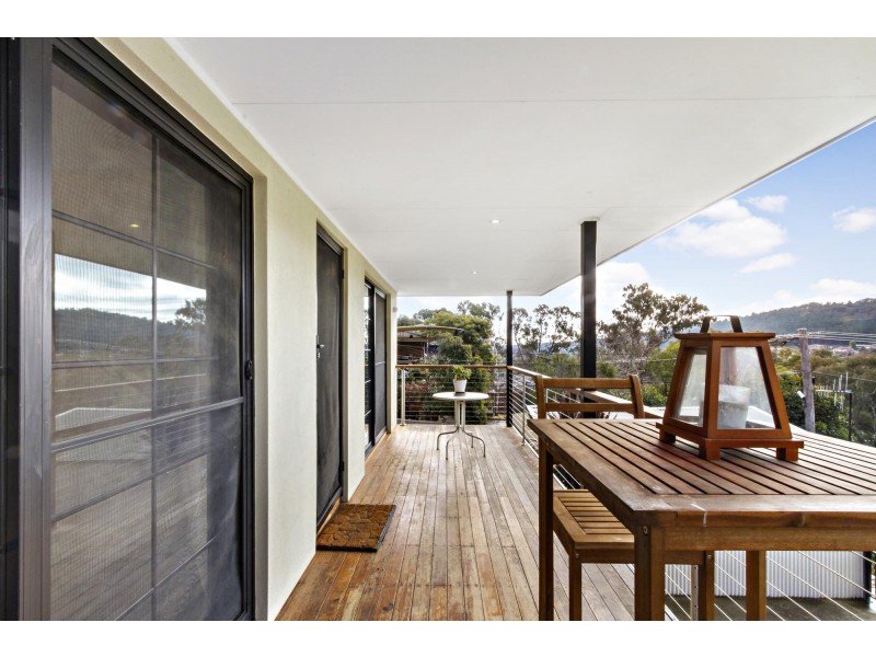 9 Molineaux Place, Farrer ACT 2607