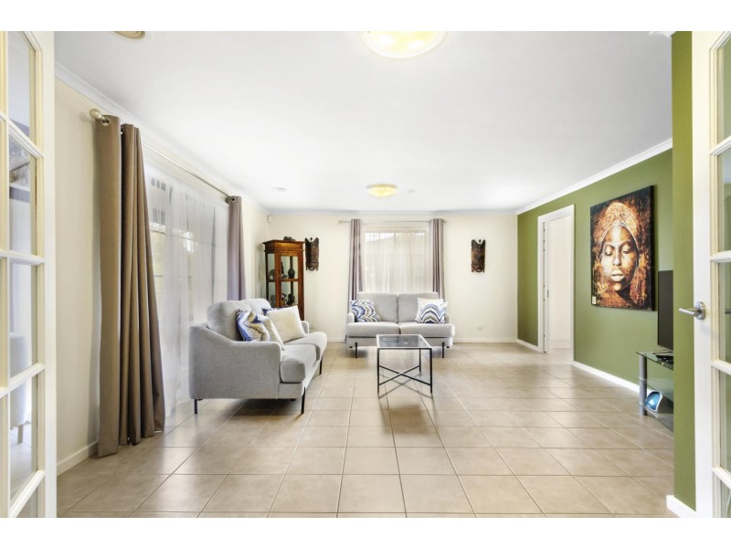 9 Molineaux Place, Farrer ACT 2607