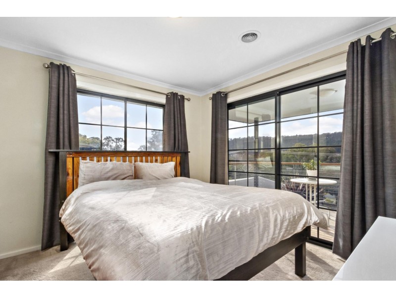 9 Molineaux Place, Farrer ACT 2607