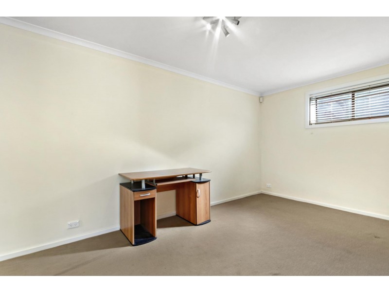 9 Molineaux Place, Farrer ACT 2607