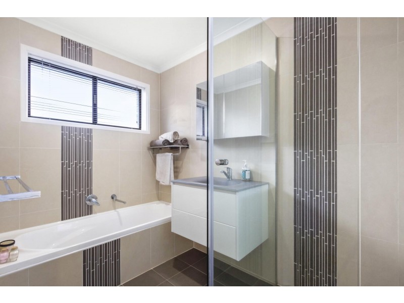 9 Molineaux Place, Farrer ACT 2607