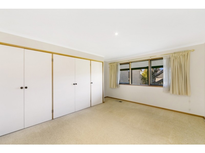 3/4 Hodgson Place, Pearce ACT 2607