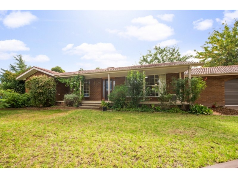 64 Bacchus Circuit, Kambah ACT 2902