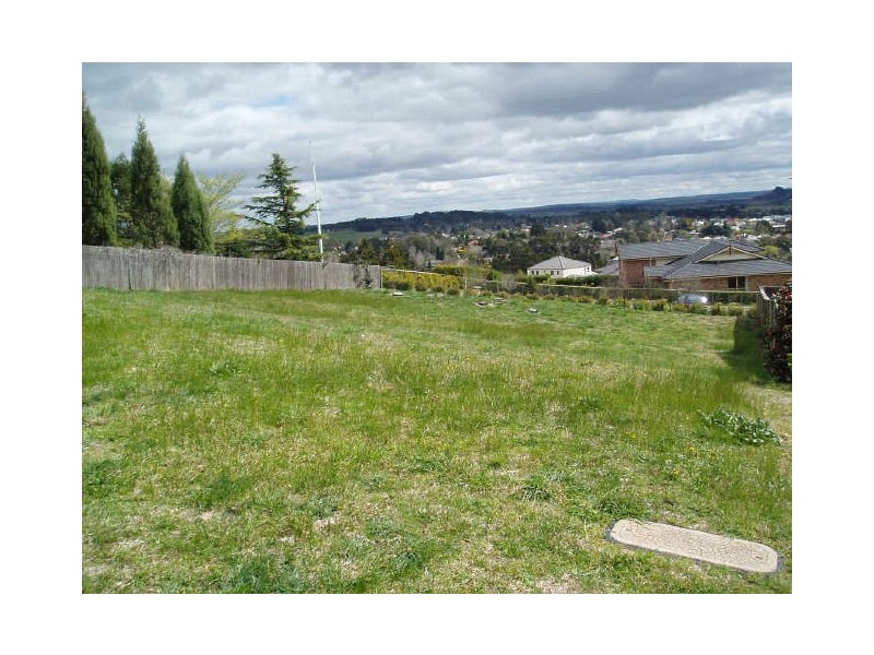 17 Dengate Crescent, Moss Vale NSW 2577