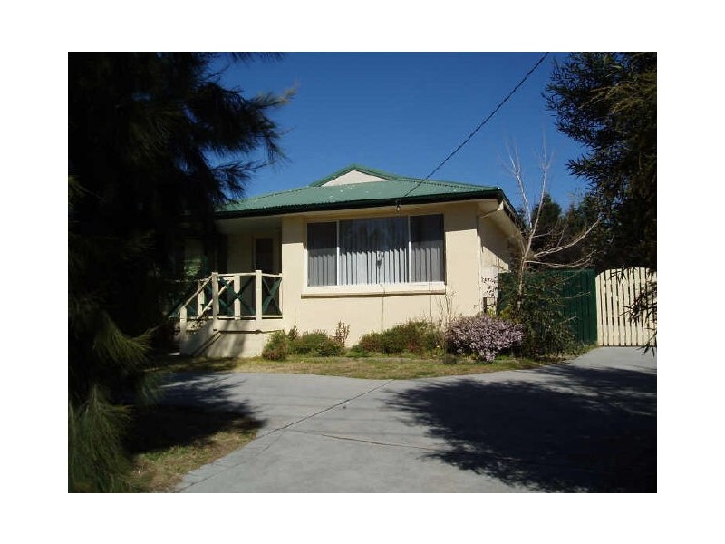 13 Koyong Pl, Moss Vale NSW 2577