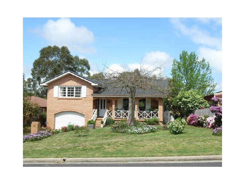 2 Campbell Crescent, Moss Vale NSW 2577