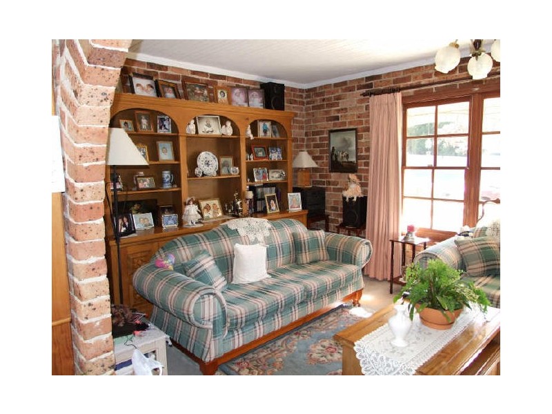 2 Campbell Crescent, Moss Vale NSW 2577